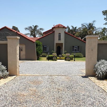 Nouveau Studios Pretoria Bagian luar foto