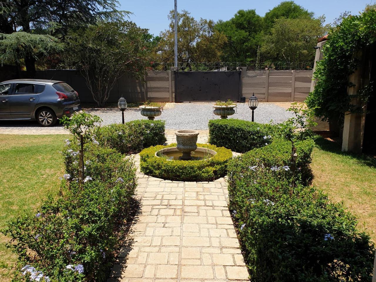 Nouveau Studios Pretoria Bagian luar foto