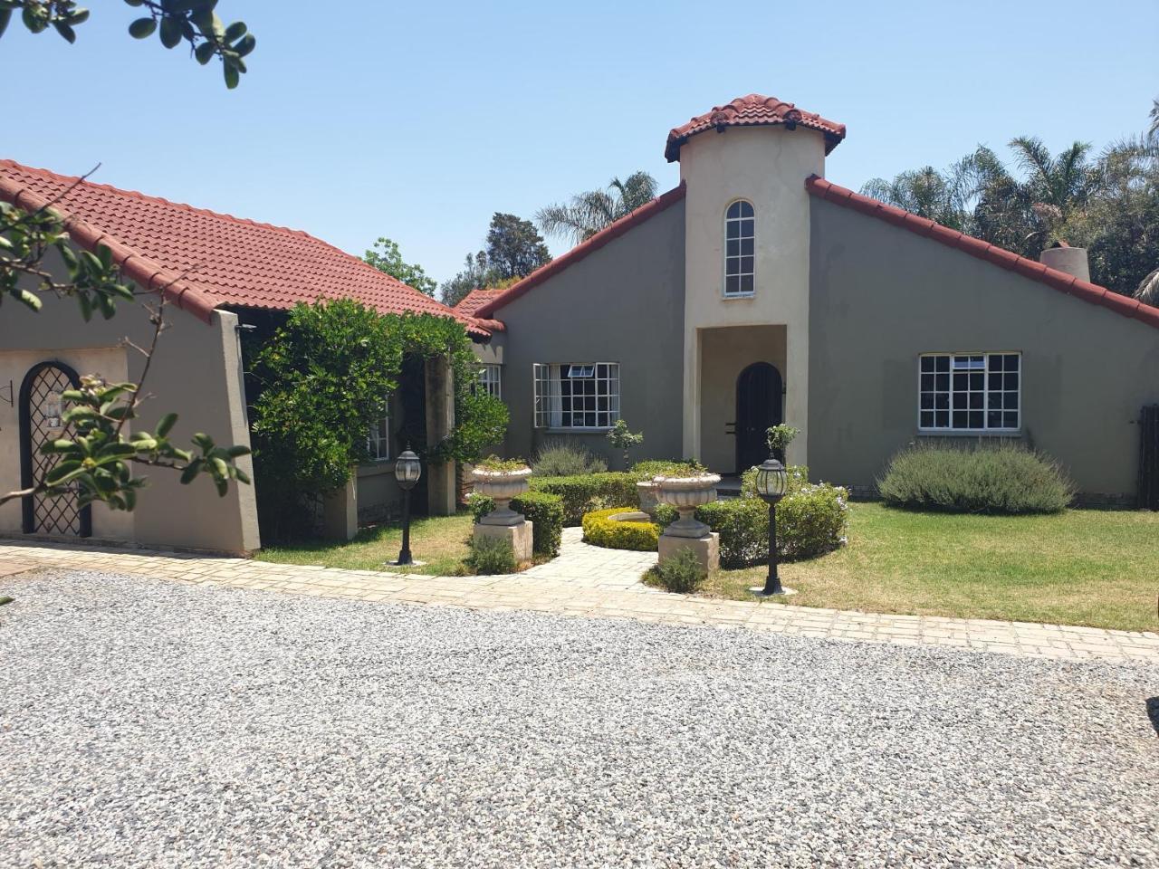 Nouveau Studios Pretoria Bagian luar foto